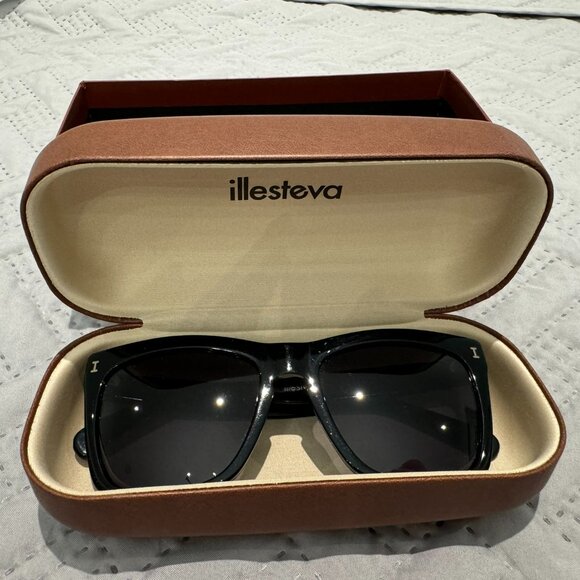 Illesteva Los Feliz Sunglasses - Black/Grey - Picture 11 of 14